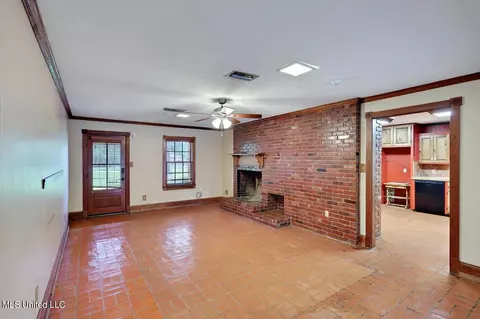 Living - 162 Parks Rd, Jackson, MS 39212 photo 6 of 8