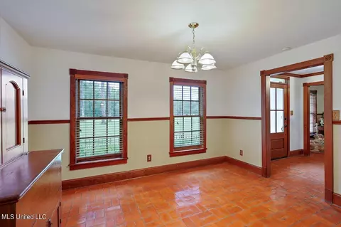 Dining - 162 Parks Rd, Jackson, MS 39212 photo 3 of 3