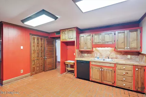 Kitchen - 162 Parks Rd, Jackson, MS 39212 photo 1 of 4