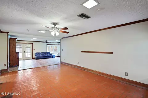 Living - 162 Parks Rd, Jackson, MS 39212 photo 8 of 8