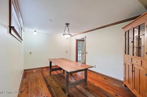 Dining - 162 Parks Rd, Jackson, MS 39212 photo 1 of 3