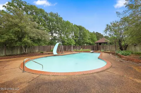 Exterior - 162 Parks Rd, Jackson, MS 39212 photo 5 of 18