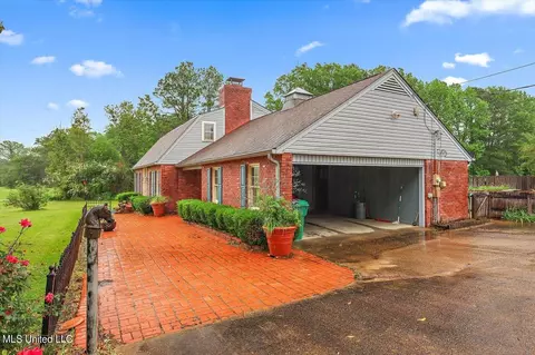 Exterior - 162 Parks Rd, Jackson, MS 39212 photo 4 of 18