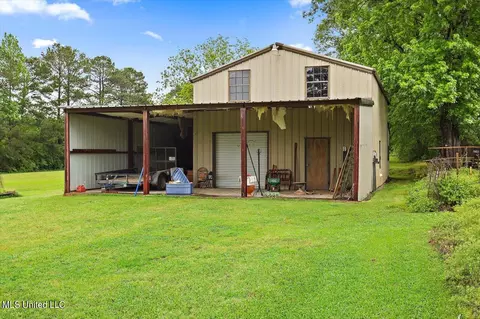 Exterior - 162 Parks Rd, Jackson, MS 39212 photo 9 of 18