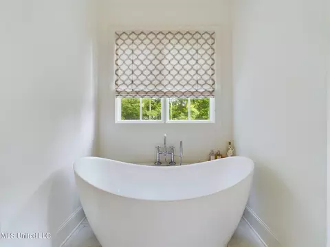 Bath - 211 Chestnut Spring Road Rd # B, Flora, MS 39071 photo 2 of 5