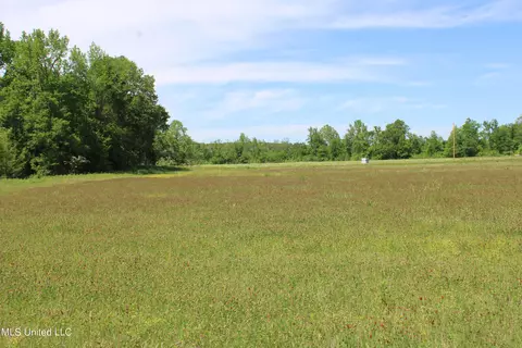 14997 Fairview Rd, Byhalia, MS 38611