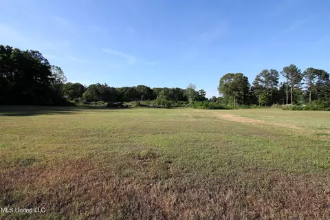 250 Owes Dr, Holly Springs, MS 38635