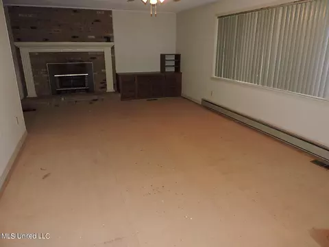 Living - 1614 Hwy 5, Hickory Flat, MS 38633 photo 1 of 3