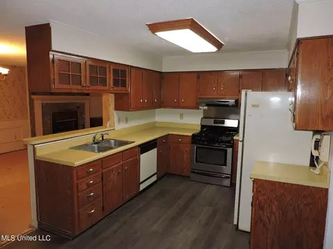 Kitchen - 1614 Hwy 5, Hickory Flat, MS 38633 photo 2 of 2
