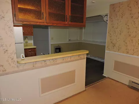 Dining - 1614 Hwy 5, Hickory Flat, MS 38633 photo 2 of 2