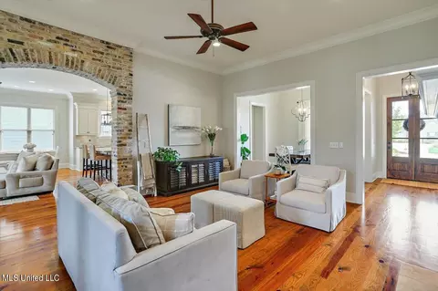Living - 108 St Charles Dr, Madison, MS 39110 photo 2 of 4