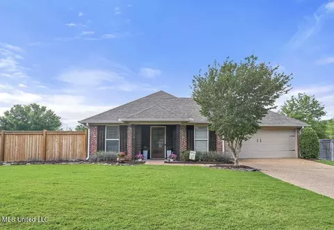 105 W Pinebrook Dr, Brandon, MS 39047