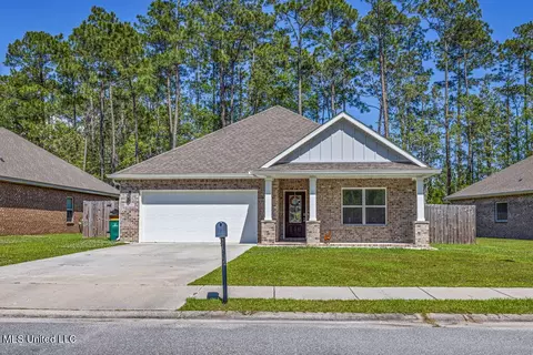 5270 Overland Dr, Biloxi, MS 39532