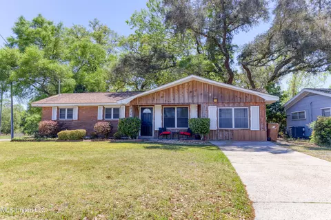 2301 Arbor Dr, Biloxi, MS 39531