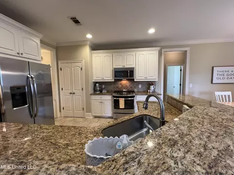 Kitchen - 111 Wagner Way, Madison, MS 39110 photo 5 of 6