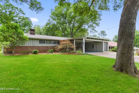 658 Mauna Loa Ct, Diamondhead, MS 39525