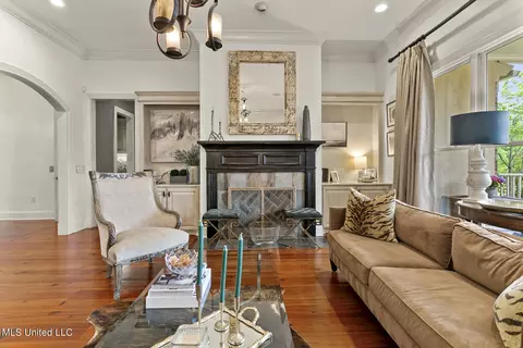 Living - 551 Twin Cedars Dr, Madison, MS 39110 photo 2 of 6