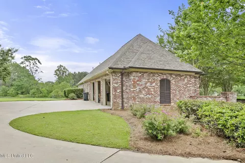 Exterior - 551 Twin Cedars Dr, Madison, MS 39110 photo 5 of 11