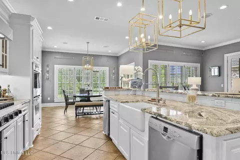 Kitchen - 551 Twin Cedars Dr, Madison, MS 39110 photo 3 of 7