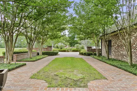 Exterior - 551 Twin Cedars Dr, Madison, MS 39110 photo 3 of 11