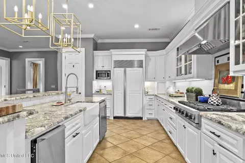 Kitchen - 551 Twin Cedars Dr, Madison, MS 39110 photo 5 of 7