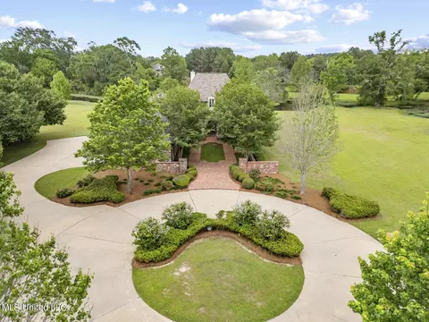 Exterior - 551 Twin Cedars Dr, Madison, MS 39110 photo 4 of 11