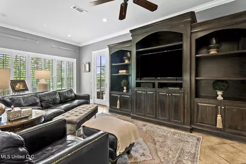 Living - 551 Twin Cedars Dr, Madison, MS 39110 photo 5 of 6