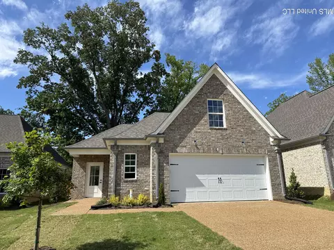 300 Flower Garden Dr, Southaven, MS 38671