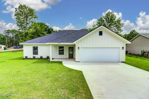 1715 Piney Ln, Gautier, MS 39553