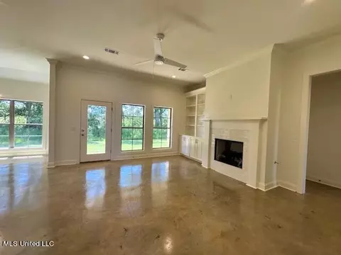 Living - 102 Porter Rdg, Canton, MS 39046 photo 2 of 3