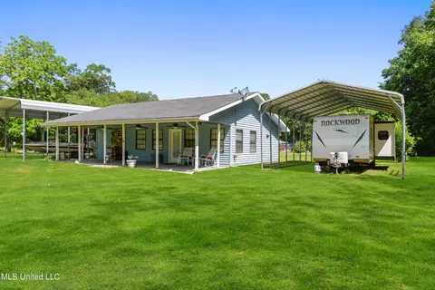 Exterior - 18010 Pine St, Saucier, MS 39574 photo 2 of 7