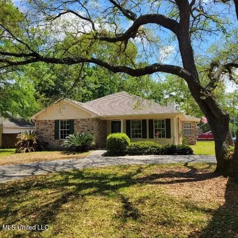 1500 Anderson St, Ocean Springs, MS 39564