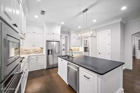 Kitchen - 101 Camden Cv, Madison, MS 39110 photo 2 of 2