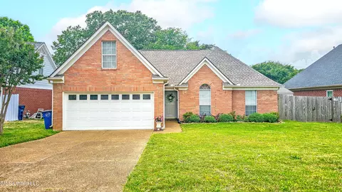 9279 Hickory Dr, Olive Branch, MS 38654