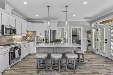 Kitchen - 306 Westminster Ct, Brandon, MS 39047 photo 7 of 9