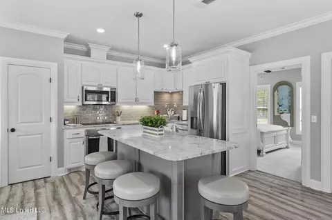 Kitchen - 306 Westminster Ct, Brandon, MS 39047 photo 8 of 9
