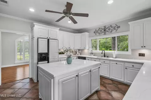 Kitchen - 306 Westminster Ct, Brandon, MS 39047 photo 2 of 9
