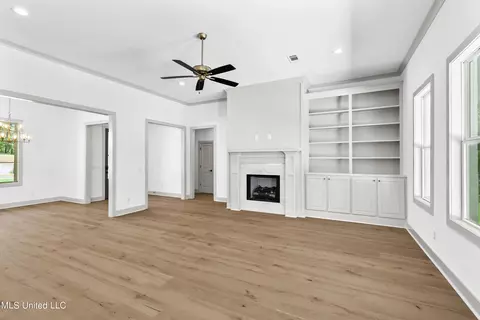 Living - 105 Griffis Ln, Madison, MS 39110 photo 3 of 8