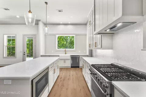 Kitchen - 105 Griffis Ln, Madison, MS 39110 photo 2 of 3