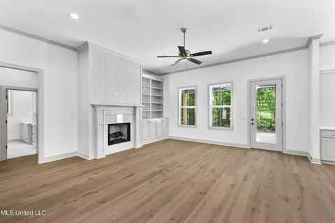 Living - 105 Griffis Ln, Madison, MS 39110 photo 1 of 8