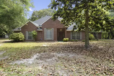 1605 Fairhaven Dr, Gautier, MS 39553