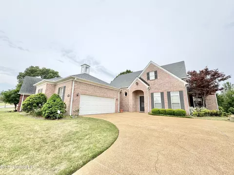 1157 Lake View Dr, Hernando, MS 38632