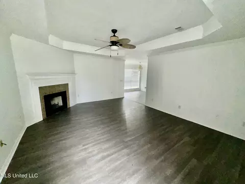Living - 305 Edgewater Branch Dr, Brandon, MS 39042 photo 1 of 1