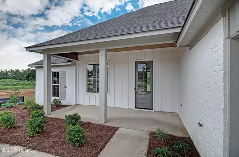 Exterior - 111 Lake Crest Dr, Madison, MS 39110 photo 3 of 5