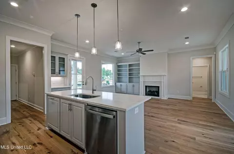Living - 111 Lake Crest Dr, Madison, MS 39110 photo 4 of 4