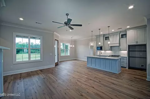 Living - 111 Lake Crest Dr, Madison, MS 39110 photo 1 of 4