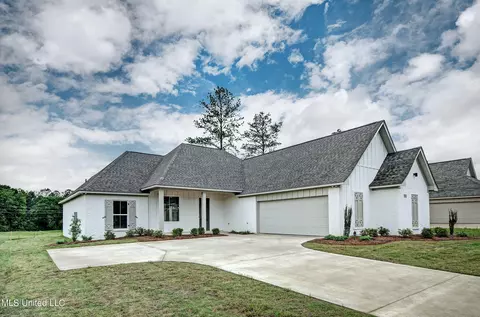 Exterior - 111 Lake Crest Dr, Madison, MS 39110 photo 2 of 5