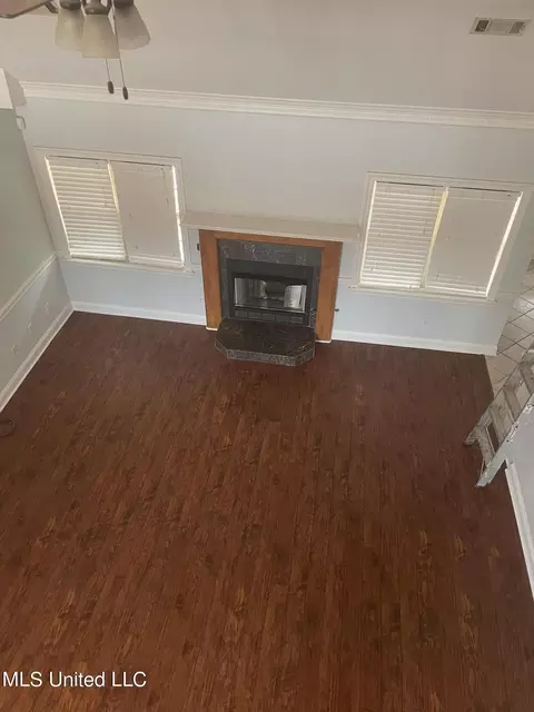 Living - 304 Meadow Creek Pl, Jackson, MS 39211 photo 3 of 3