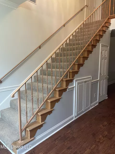 Entry Way - 304 Meadow Creek Pl, Jackson, MS 39211 photo 2 of 6