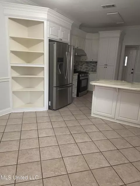 Kitchen - 304 Meadow Creek Pl, Jackson, MS 39211 photo 7 of 7